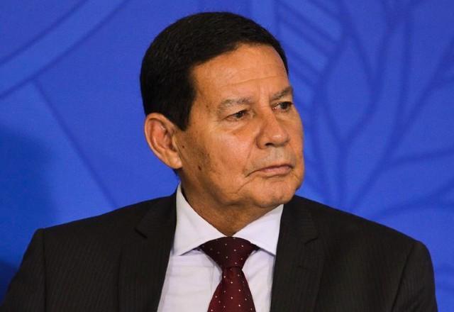 Mourão vai representar Brasil na posse de Gabriel Boric no Chile