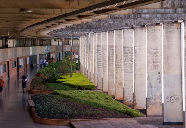 25 universidades federais vão pedir comprovante de vacina na volta às aulas