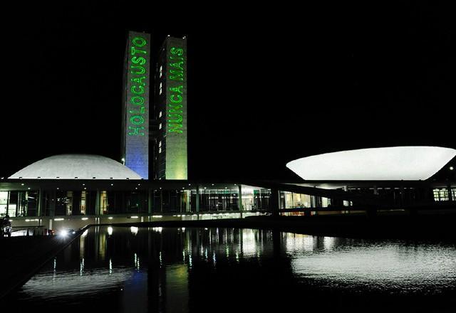 Senado presta homenagem às vítimas do holocausto em sessão solene