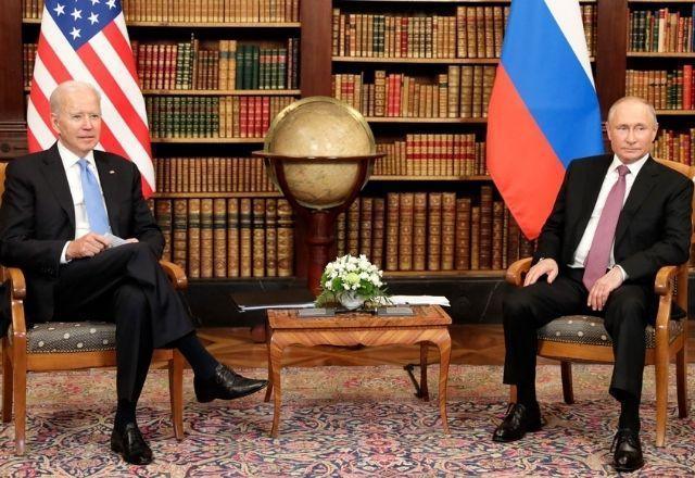 Biden e Putin devem conversar por telefone neste sábado