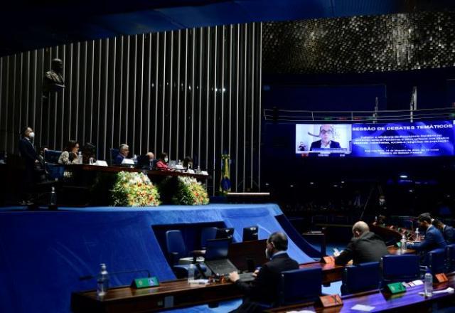 Passaporte de vacina é discutido no plenário do Senado