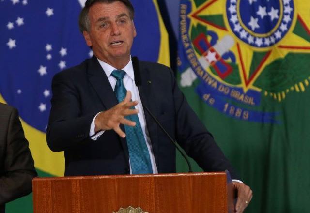 Presidente Bolsonaro desembarca em Moscou, capital da Rússia