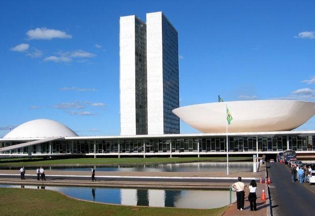 Congresso publica emenda que isenta templos religiosos de IPTU