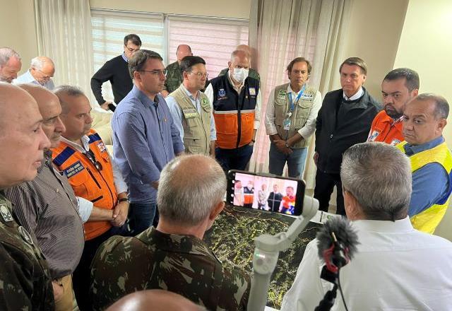 Jair Bolsonaro desembarca no Rio de Janeiro e vai visitar Petrópolis