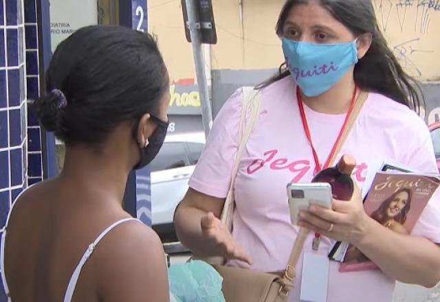 Mulheres encontram no comércio porta a porta forma de faturar