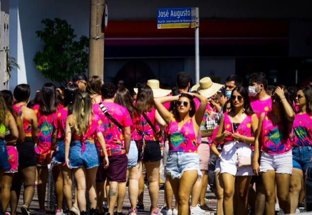 Folia para poucos: sem blocos de rua, festas privadas têm preços salgados