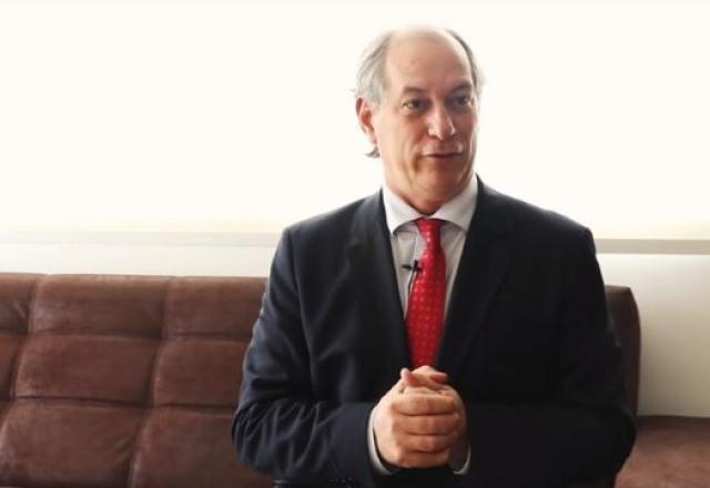 Ao vivo: Ciro Gomes fala em evento a banco; acompanhe