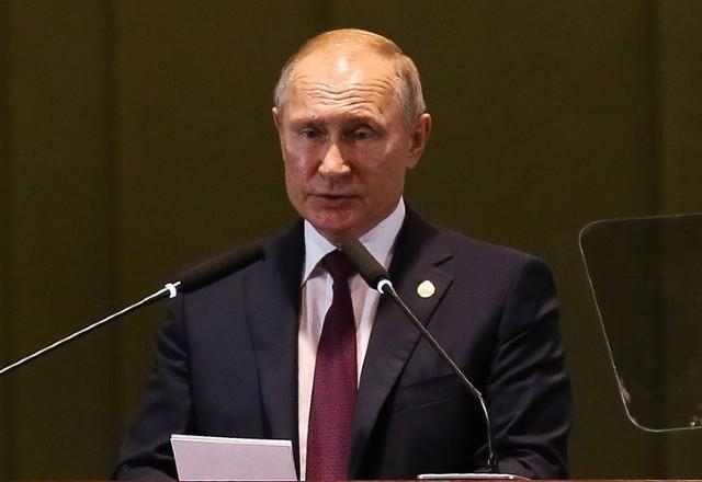 Putin coloca arsenal nuclear da Rússia em alerta máximo