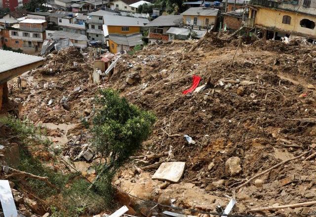 Número de mortos na tragédia de Petrópolis sobe para 231