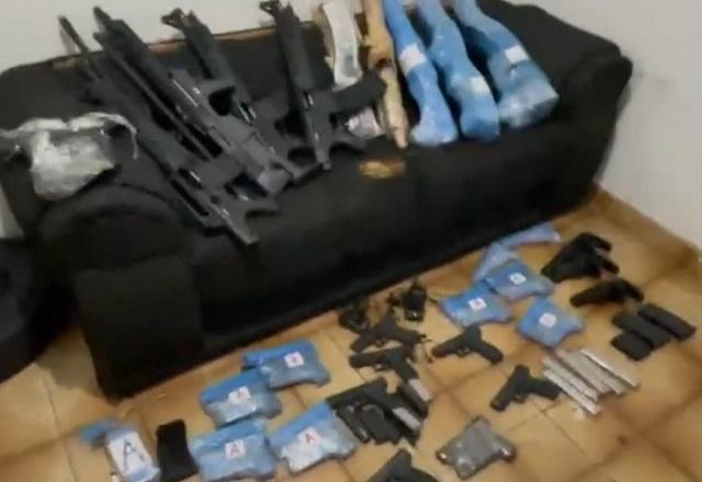 Homem é preso com arsenal de armas na Grande SP