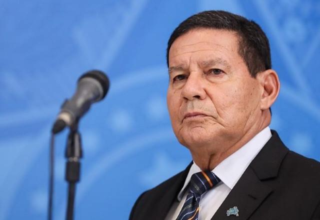 Mourão defende subsídio para frear preço de combustíveis