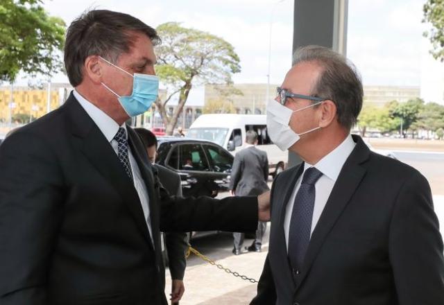 Bolsonaro e Albuquerque defendem mineração em terras indígenas