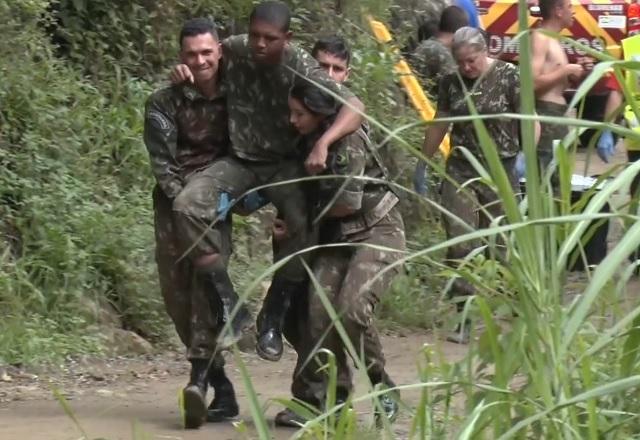 Dois militares morrem após caminhão do Exército cair de ribanceira em SC