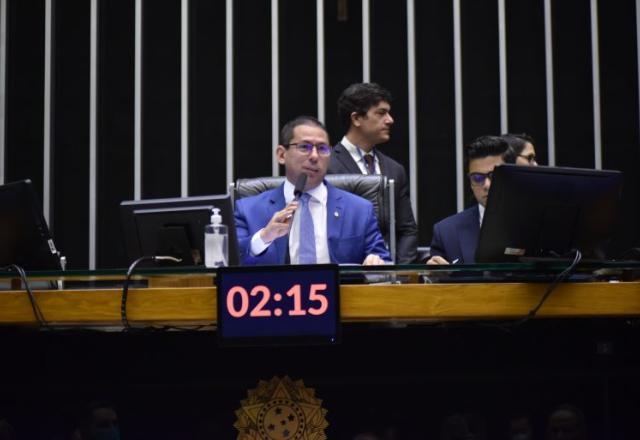 Congresso derruba veto que suspendia prazo de validade de concursos