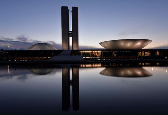 Em 15 dias de janela partidária, ao menos 18 parlamentares trocaram de sigla