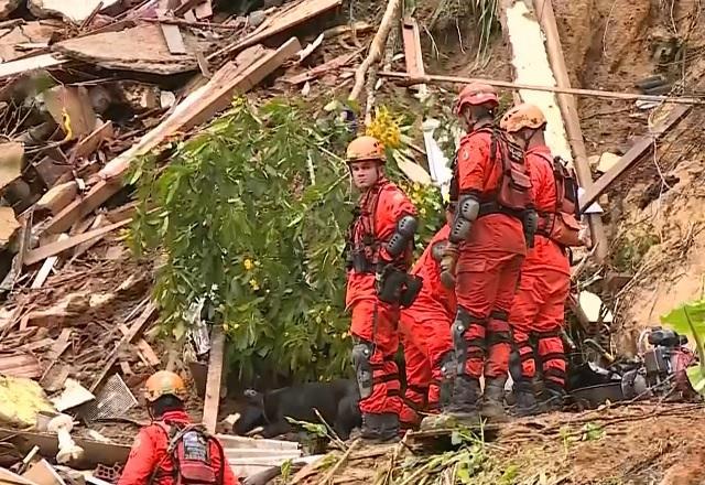 Temporal em Petrópolis (RJ) deixa três desaparecidos