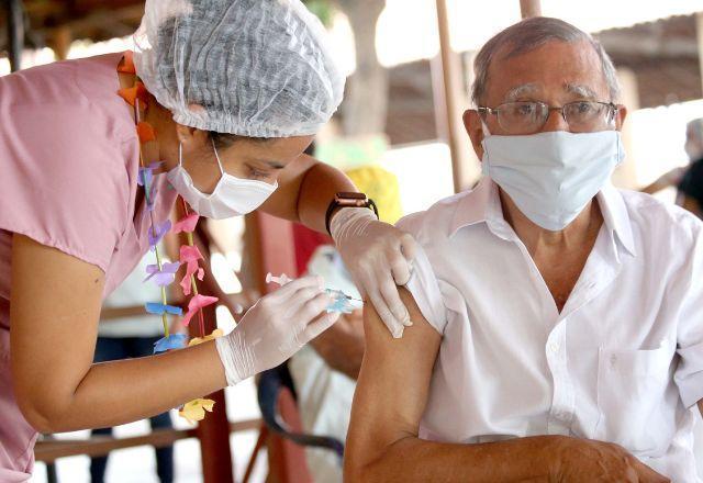 São Paulo aplica 4ª dose em idosos acima de 70 anos na próxima semana