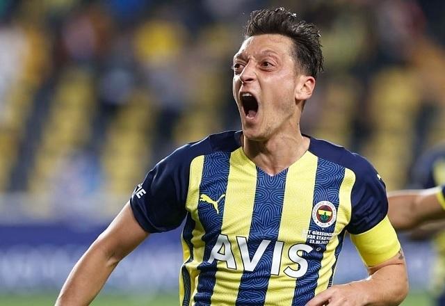 Ex-Arsenal e Real Madrid, Mesut Özil é afastado do Fenerbahçe