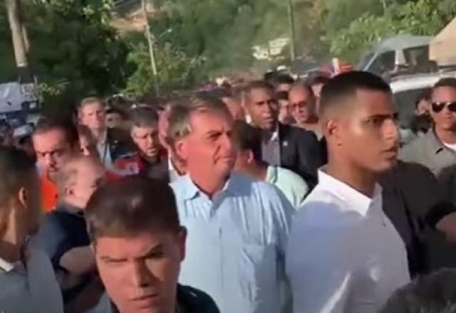 Bolsonaro visita áreas atingidas por temporal em Angra dos Reis (RJ)