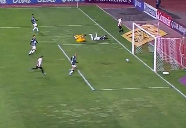 Gol relâmpago! Zaga do Corinthians cochila, e Always Ready amplia em La Paz