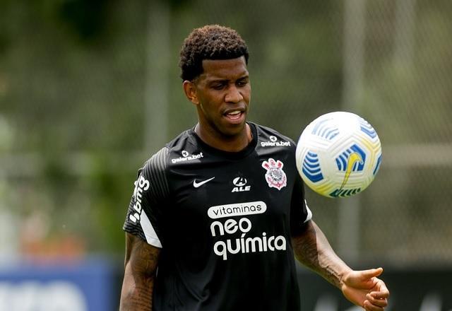 Gil nega que elenco do Corinthians queira derrubar Vítor Pereira: "Temos honra"