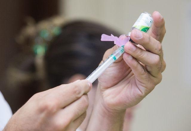 Rio começa a vacinar pessoas acima de 60 anos contra a gripe na 2ª feira