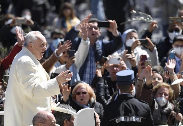 Papa Francisco pede "trégua pascoal" entre Rússia e Ucrânia