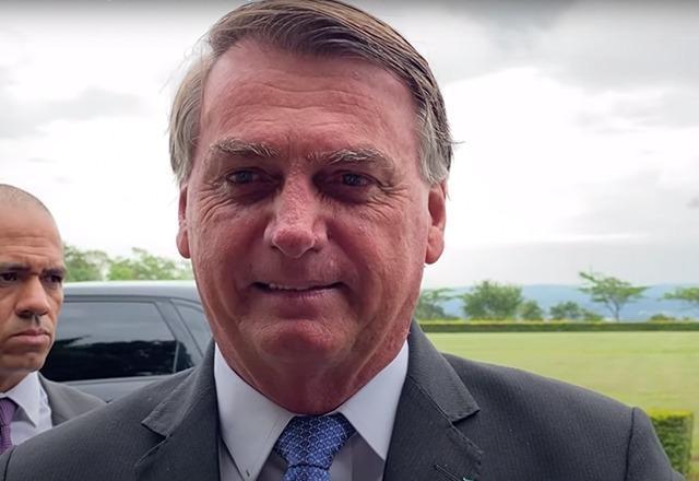 Bolsonaro ironiza Barroso: "Faltou falar 'eu sou a luz, a fé e a esperança'"