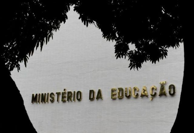 Presidente do FNDE diz que há "insinuações" de atuação de pastor no MEC