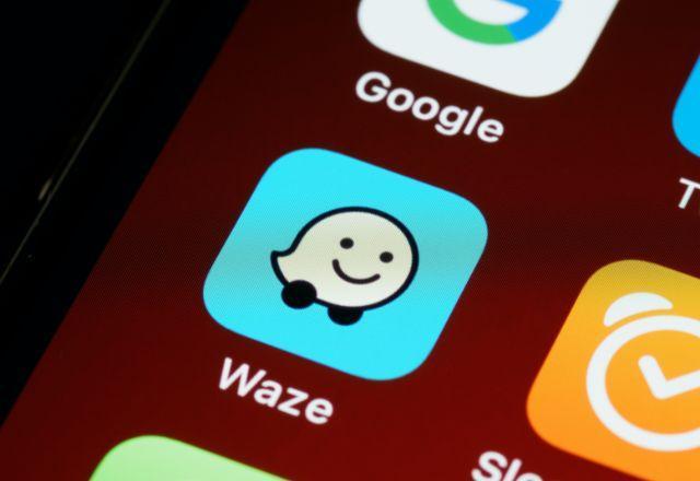 Waze lança 'Modo Retrô' com novas vozes das décadas de 70, 80 e 90