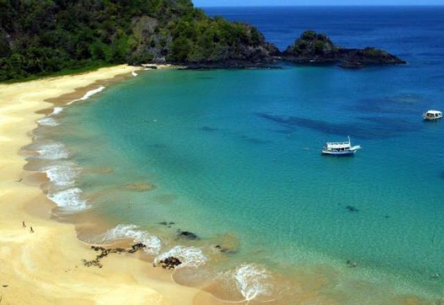 Fernando de Noronha deixa de exigir testes de covid-19 para turistas