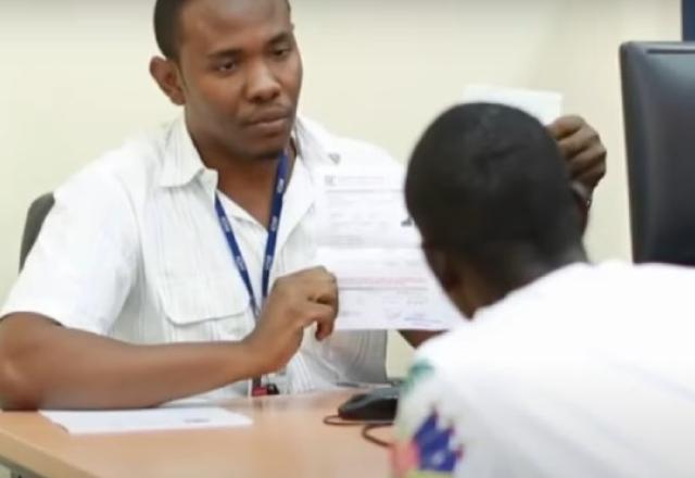 Imigrantes haitianos denunciam cobrança de propina em embaixada brasileira