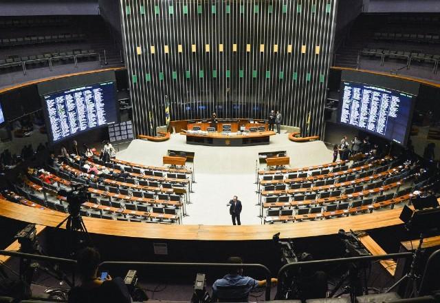 Câmara aprova MP que garante internet móvel para alunos da rede pública