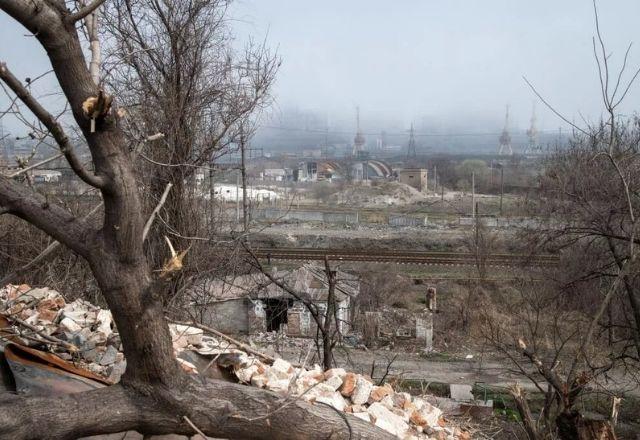 Uma siderúrgica é o último foco de resistência em Mariupol