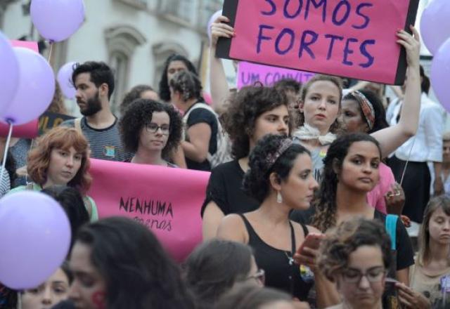 Teto invisível: falta de apoio partidário mina candidaturas femininas