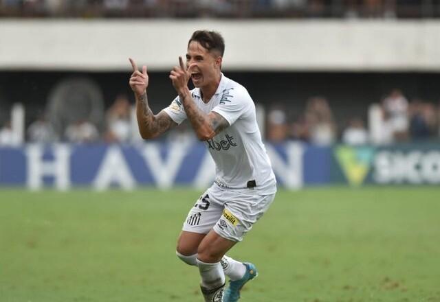 Santos vence América-MG e assume a liderança do Campeonato Brasileiro