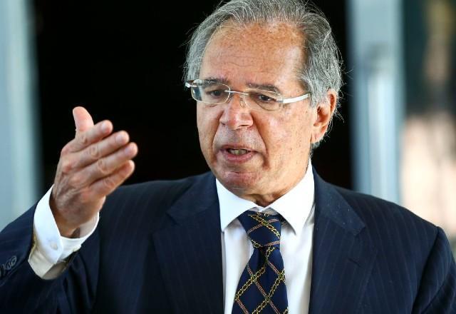 Paulo Guedes é diagnosticado com covid-19 e cancela compromissos