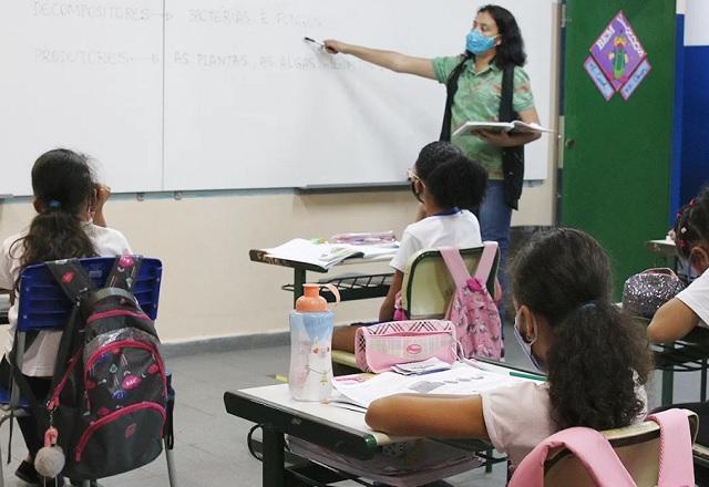 Pré-candidatos a presidente apresentam propostas para área da educação