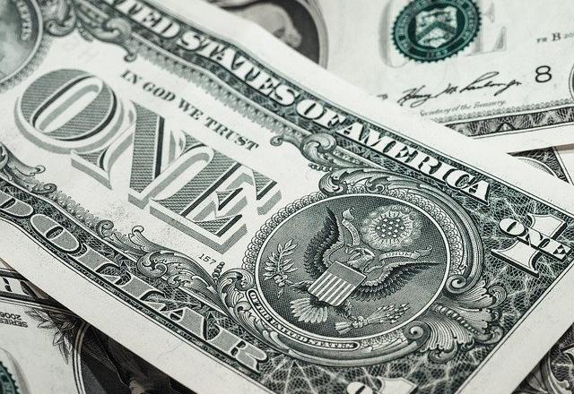 De sucessivas baixas à alta repentina: entenda as oscilações do dólar