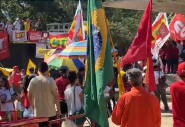 Centrais sindicais realizam ato de 1º de maio no Aterro do Flamengo, no Rio