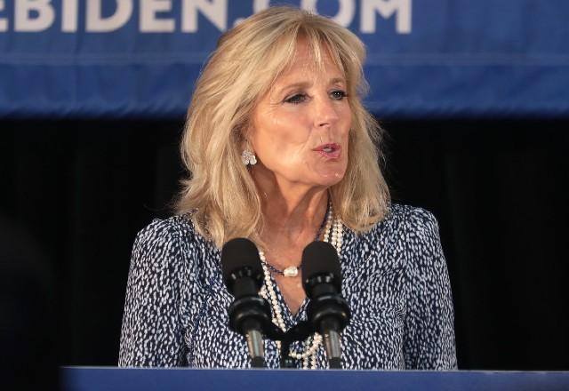 Jill Biden se reunirá com refugiados ucranianos na Romênia e na Eslováquia