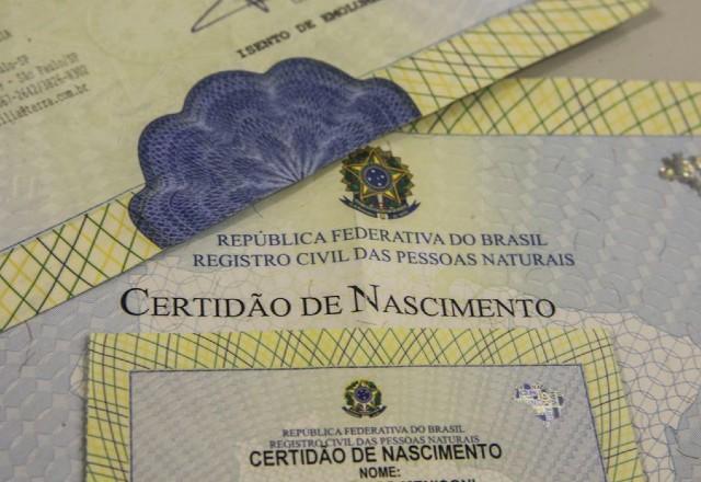 Quase 57 mil recém-nascidos foram registrados sem nome do pai em 2022