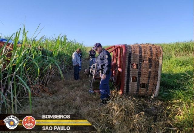 Balão com passageiros cai às margens de rodovia em SP e deixa feridos