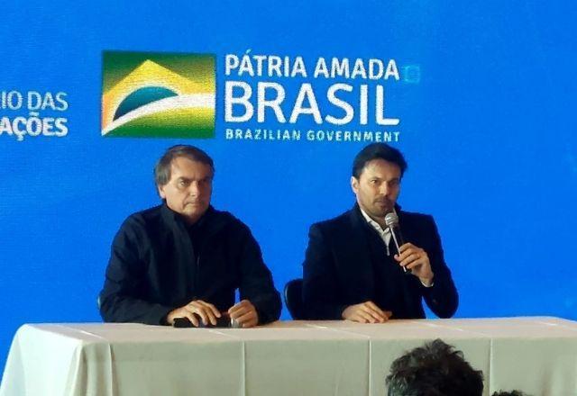 Bolsonaro sobre parceria com Musk: "namoro que acabará em casamento"