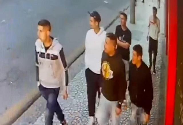 Gangue do "empurra-empurra" ataca pedestres e motoristas