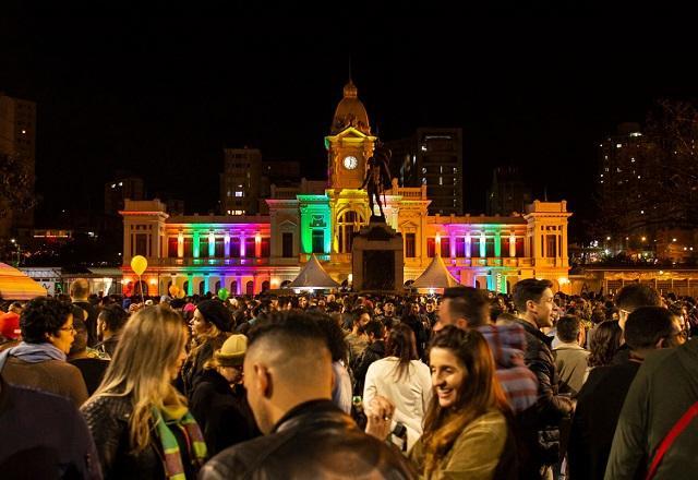 Criticada por sertanejos, Lei Roaunet é tida como importante por especialistas