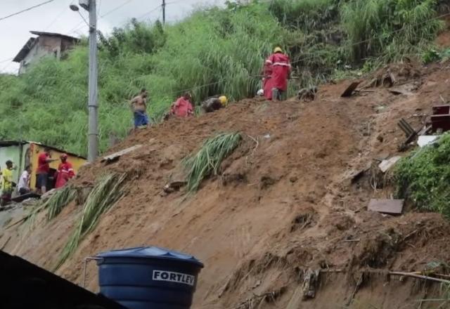 Fortes chuvas deixam uma pessoa morta soterrada em Pernambuco