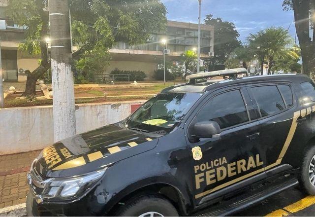 PF deflagra operação contra superfaturamento de tênis escolares