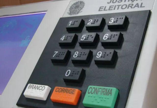 Eleitores de três municípios votam neste domingo para prefeitos