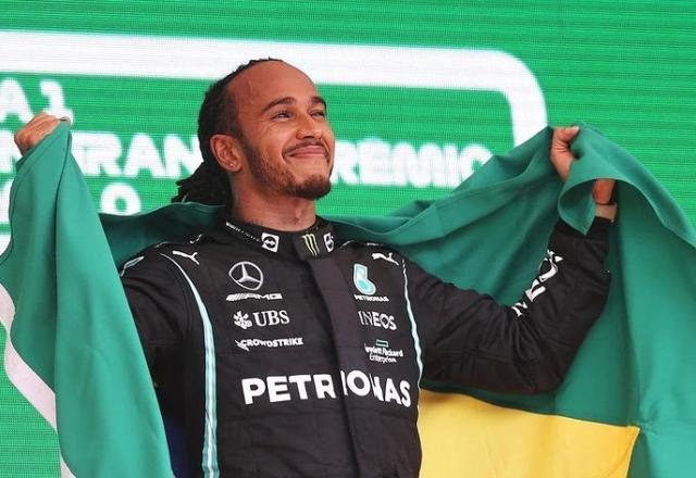 Lewis Hamilton recebe título de cidadão honorário do Brasil: "Amo vocês"